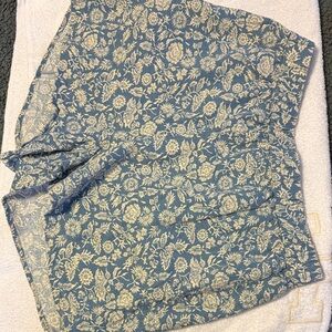 Floral Blue and White Linen Shorts‎ - size L